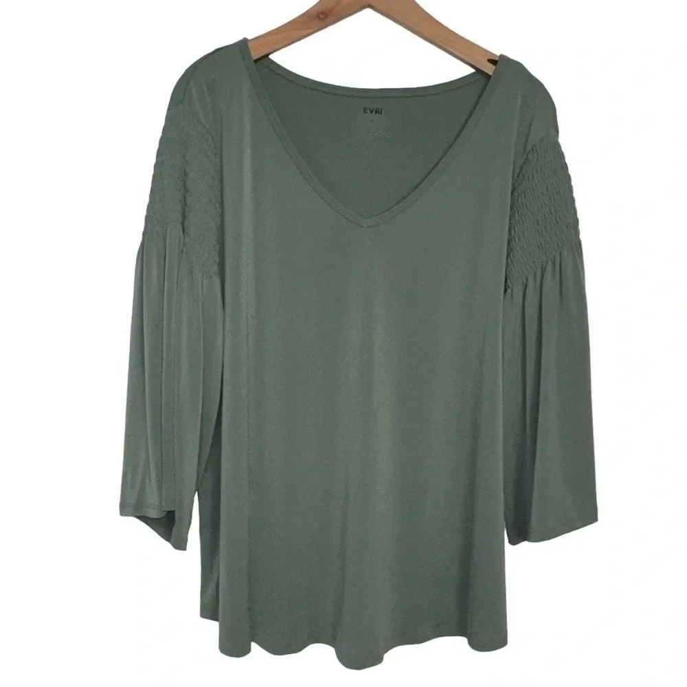 EVRI‎ 1X sage V-neck bell sleeve tunic top